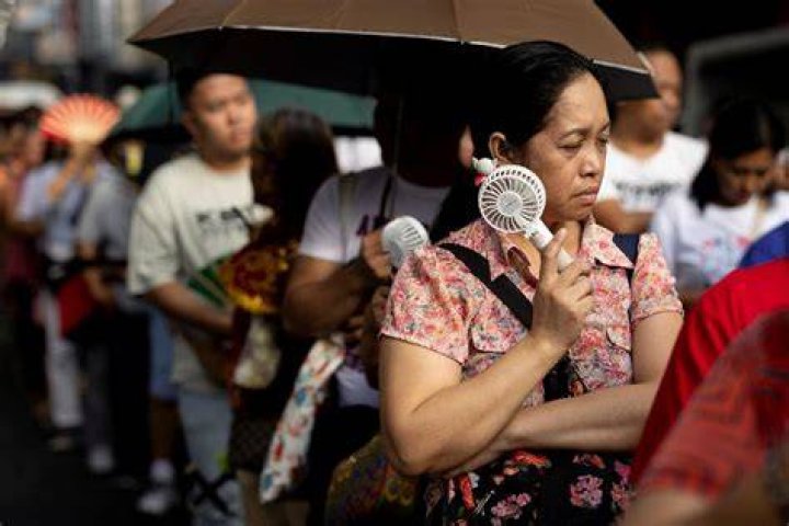 Is the Philippines very hot?