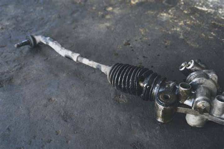 What are the signs of a damaged steering rack?