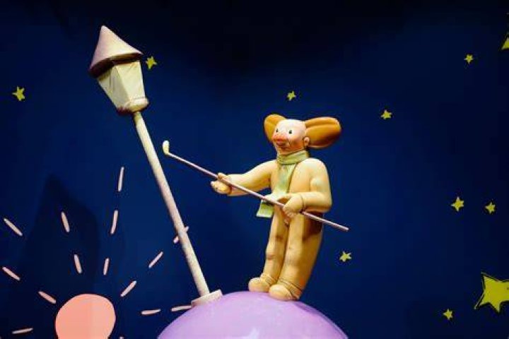 What does the lamp lighter symbolize in the little prince?