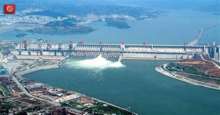 Which dam is biggest in world?